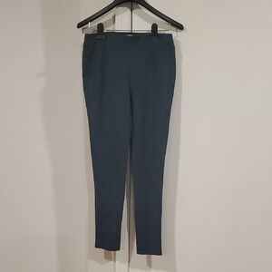 This Green Pant With the Brand Name Calvin Klein, Is For Women. His Size Is